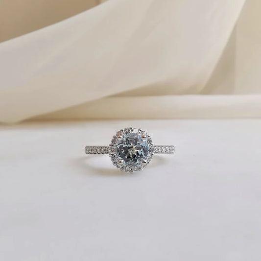 18K Dianty Diamond Halo Aquamarine Ring