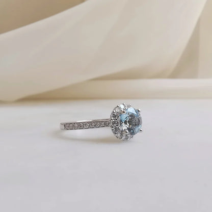 18K Dianty Diamond Halo Aquamarine Ring