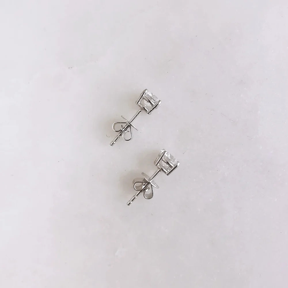 18K Round Lab Diamond Earring