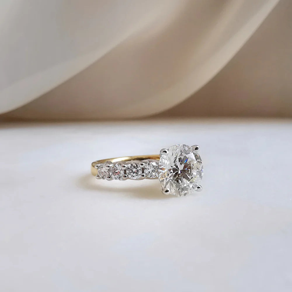 18K Isabella Round Lab-grown Diamond Engagement Ring