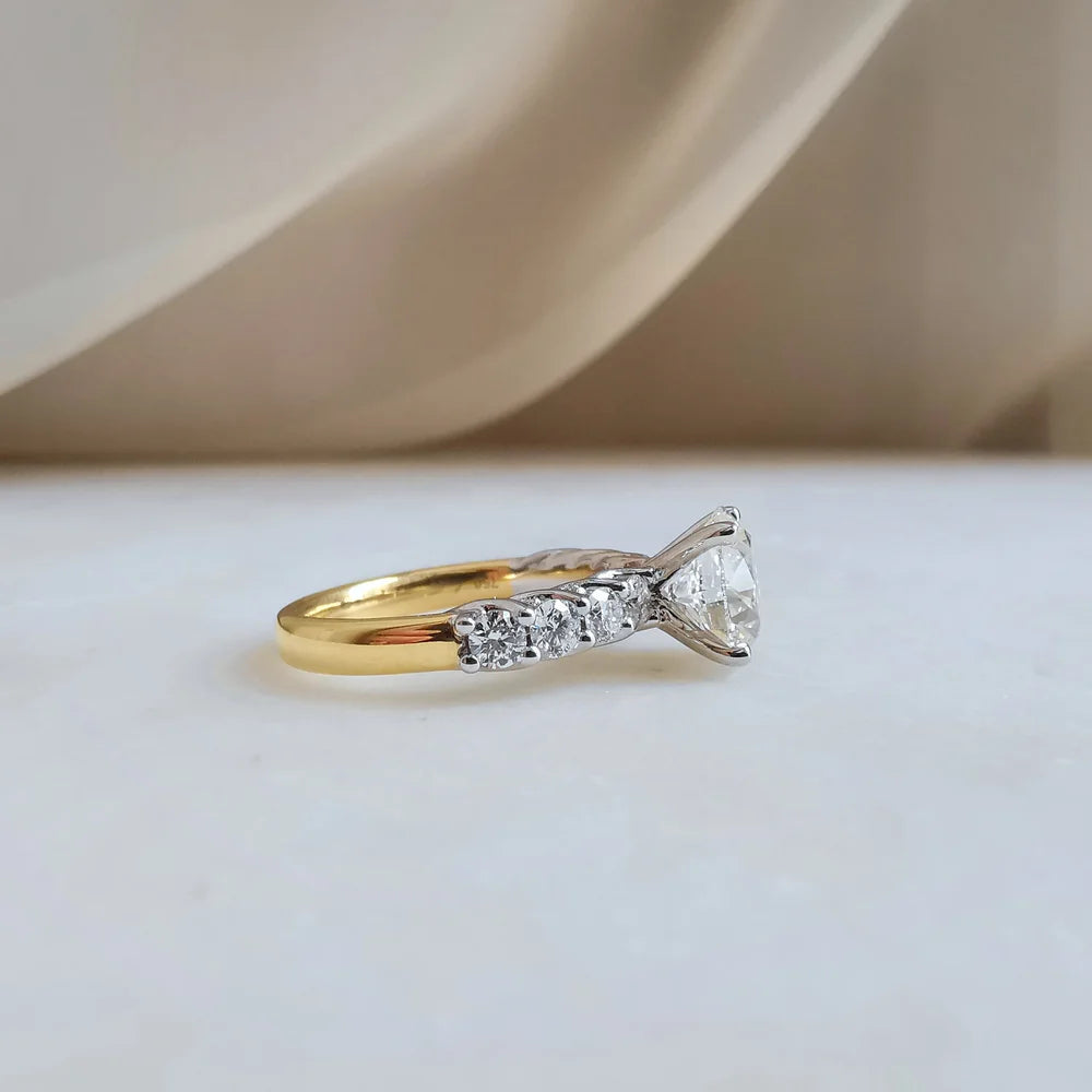18K Isabella Round Lab-grown Diamond Engagement Ring