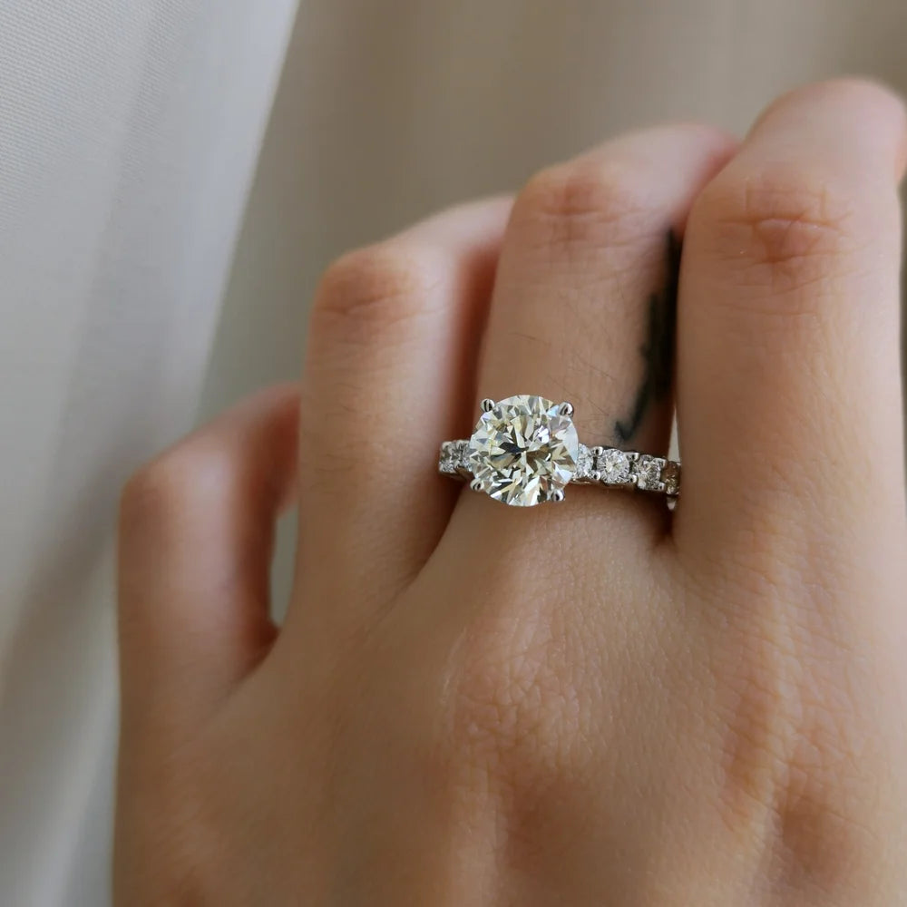 18K Isabella Round Lab-grown Diamond Engagement Ring