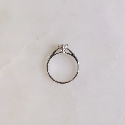 18K Classic Round Lab-grown Diamond Engagement Ring