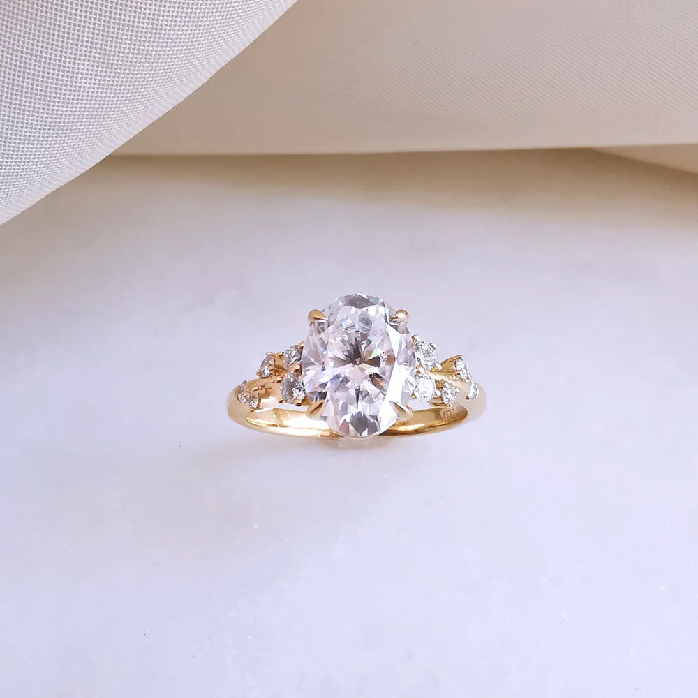 The Gardenia Moissanite Ring (Thickened Band)