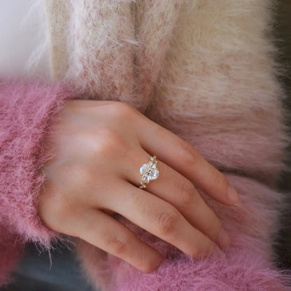 The Gardenia Moissanite Ring (Thickened Band)