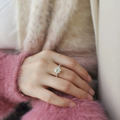 18K Nova Moissanite Ring