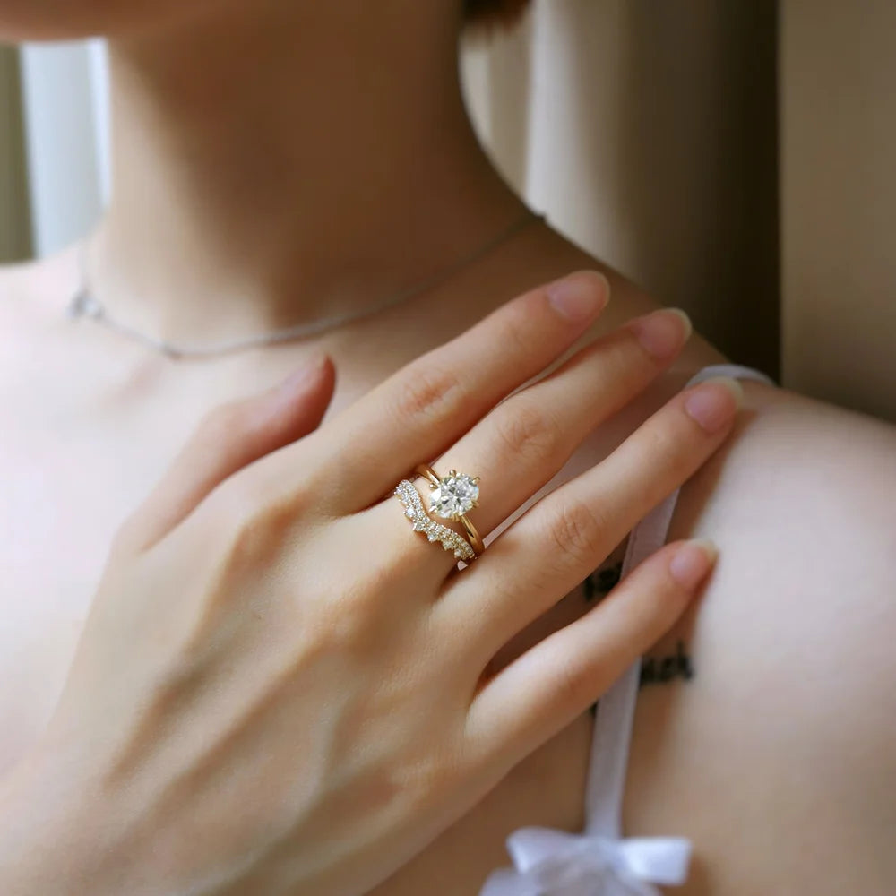 The Classic Oval Moissanite Ring (6 claws)