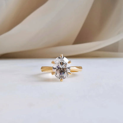 The Classic Oval Moissanite Ring (6 claws)