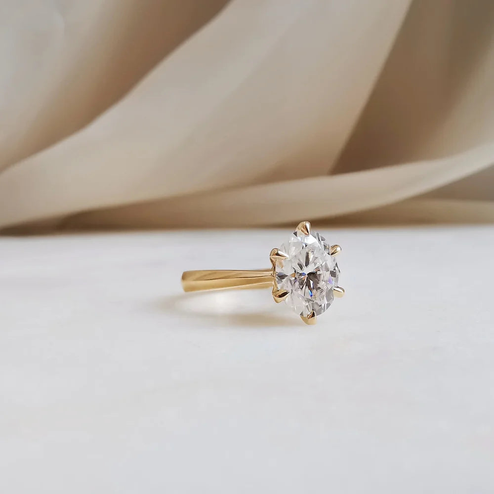 The Classic Oval Moissanite Ring (6 claws)