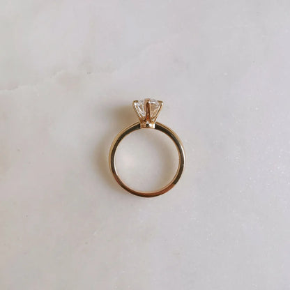 The Classic Oval Moissanite Ring (6 claws)