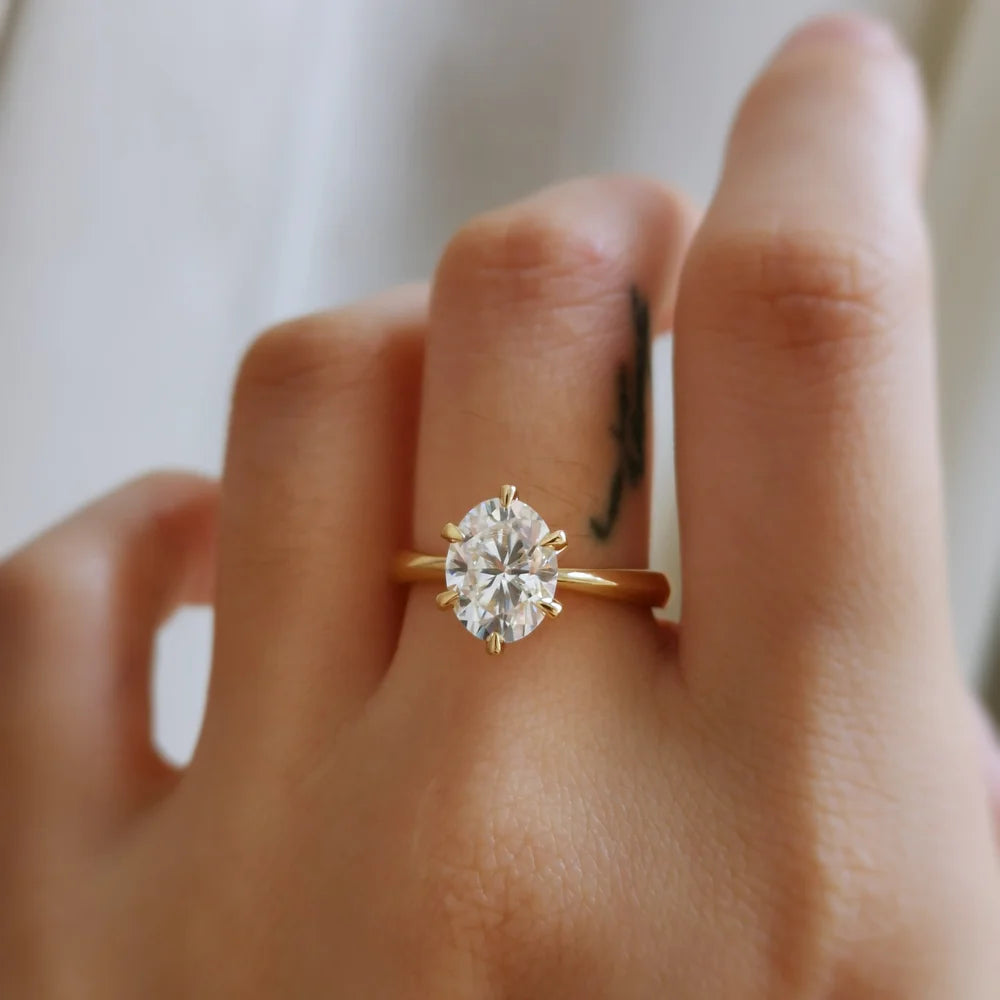 The Classic Oval Moissanite Ring (6 claws)